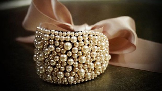 header_image_Article_Main-Wrist_Corsages_and_Bracelets_for_Your_Bridesmaids-1.jpg