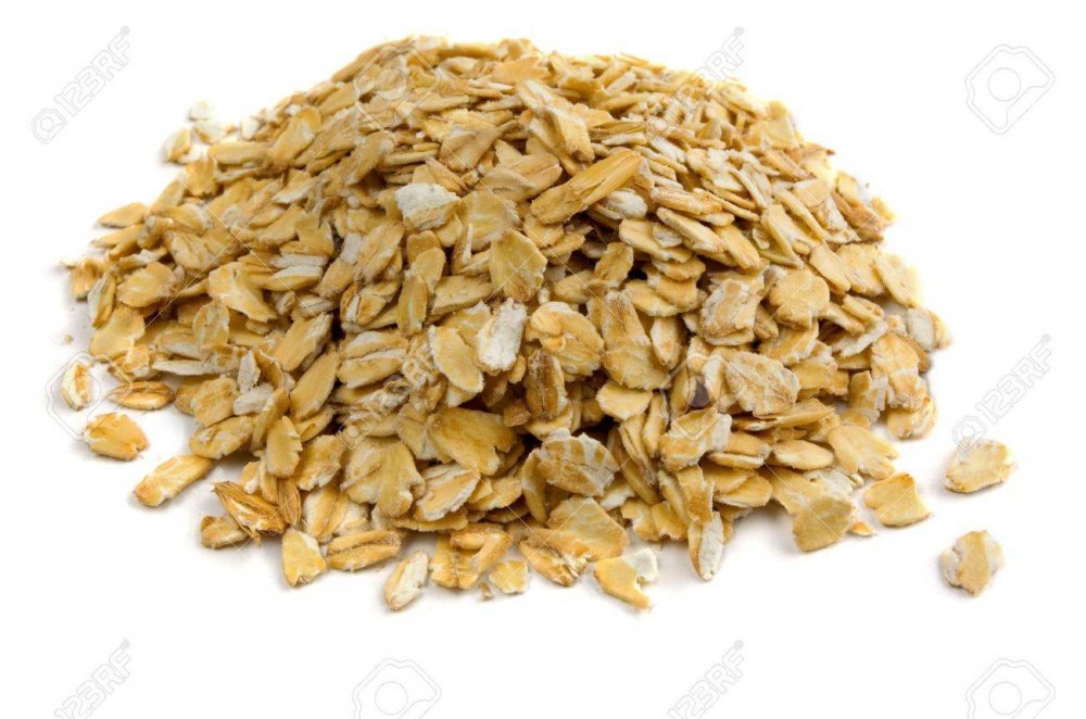 7878749-Pile-of-porridge-oats-isolated-on-white-Stock-Photo-bran.jpg