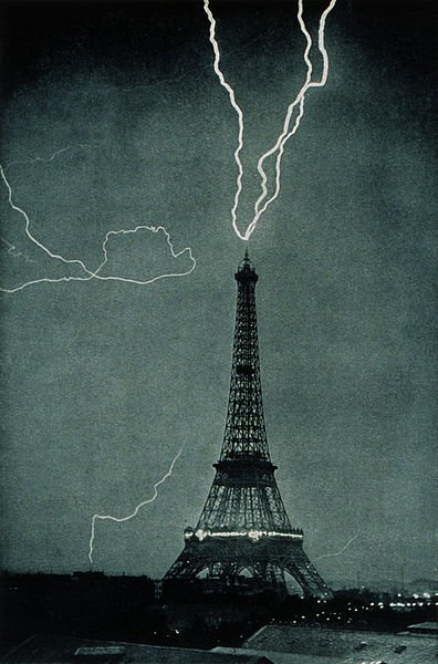 396px-Lightning_striking_the_Eiffel_Tower_-_NOAA.jpg