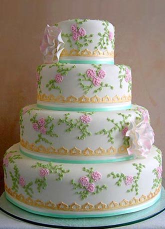 ribbonsandrosesweddingcake.jpg