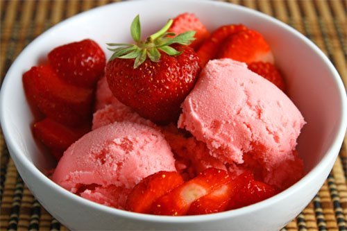 Strawberry+Frozen+Yogurt+500.jpg