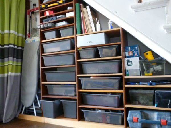 Abundant-shelf-space-to-hide-away-the-excess.jpg