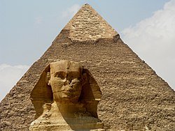 250px-Sphinx_und_Chephren-Pyramide.jpg
