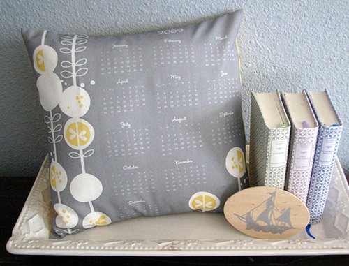 gray-yellow-decorative-pillow-fall-decorating-ideas.jpg