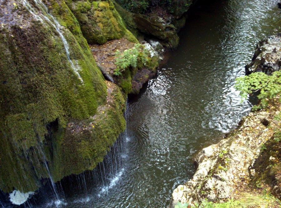 Bigar-waterfall-Romania-1.jpg