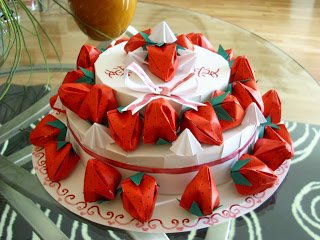 origami_strawberry_cake_by_pandasnacks.jpg
